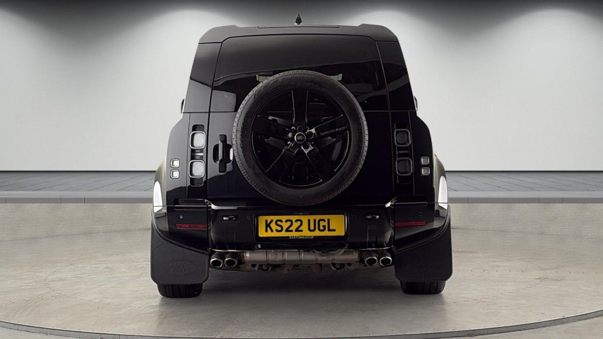 Land Rover Defender 110 Image 4