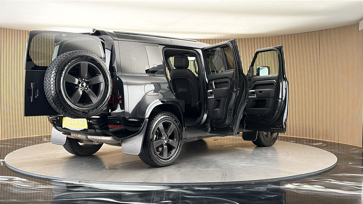More views of Land Rover Defender 110