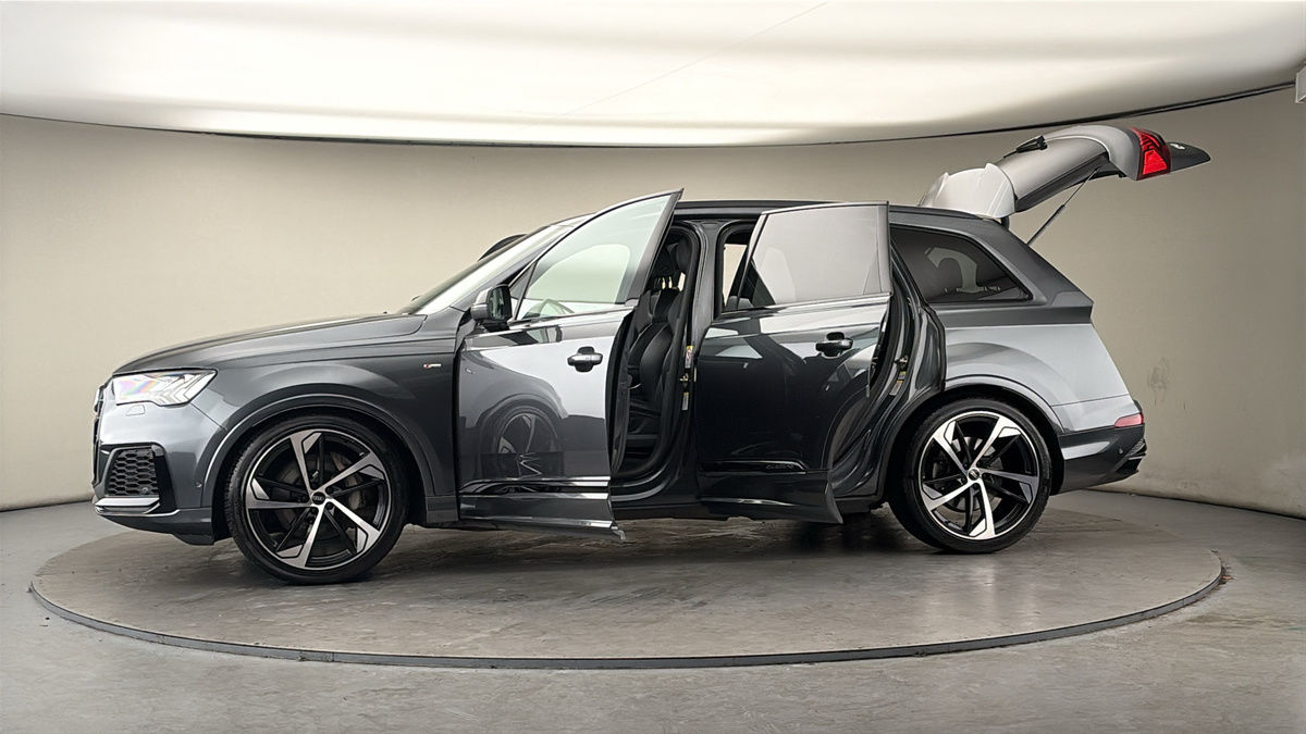 More views of Audi Q7