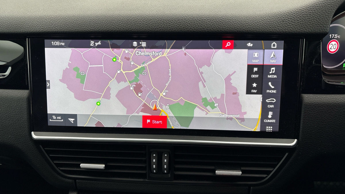 Porsche Cayenne Image 17