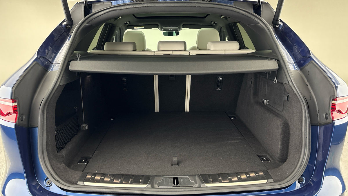 Jaguar F-PACE Image 11