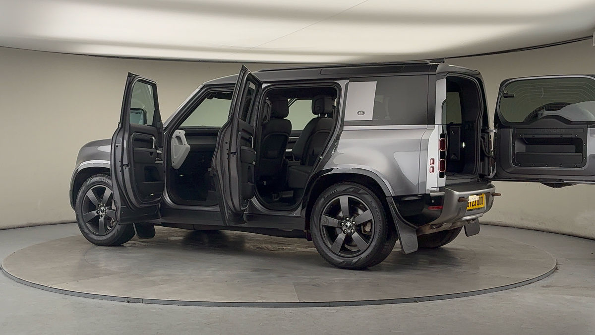 More views of Land Rover Defender 110