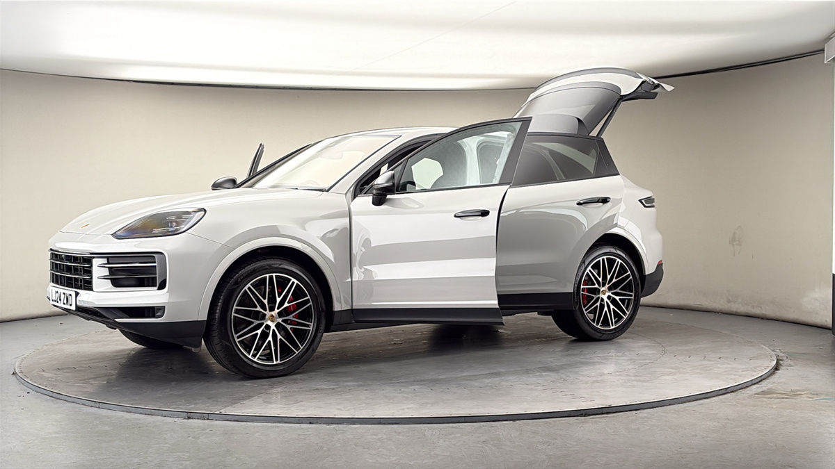 More views of Porsche Cayenne