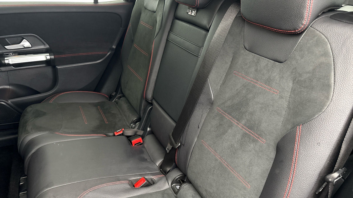 Mercedes-Benz GLB Image 8