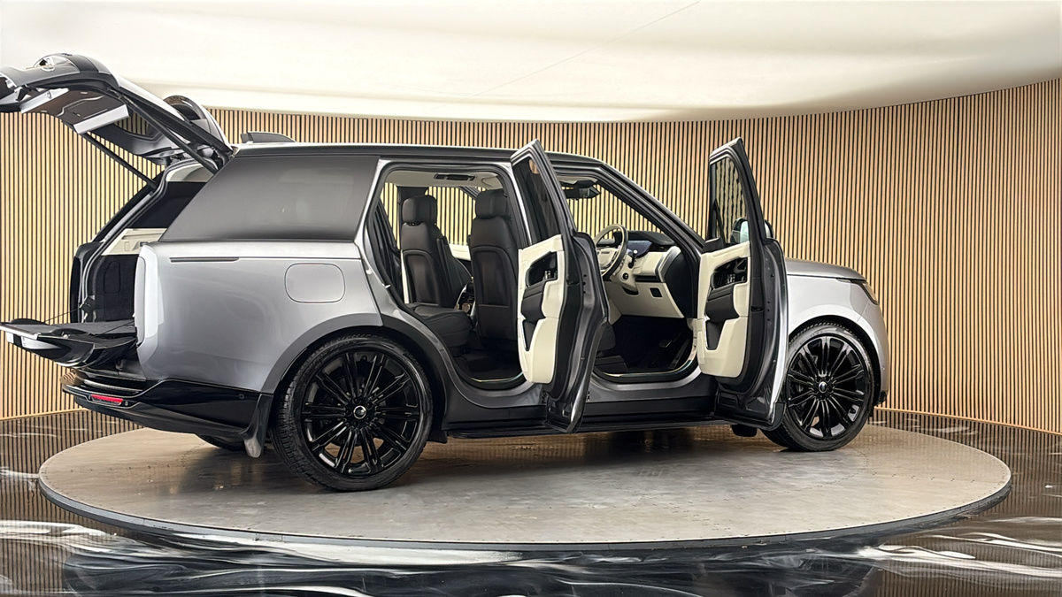 More views of Land Rover Range Rover