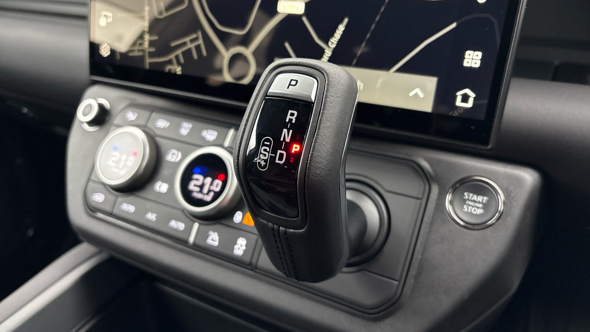 Land Rover Defender 110 Urban Image 28
