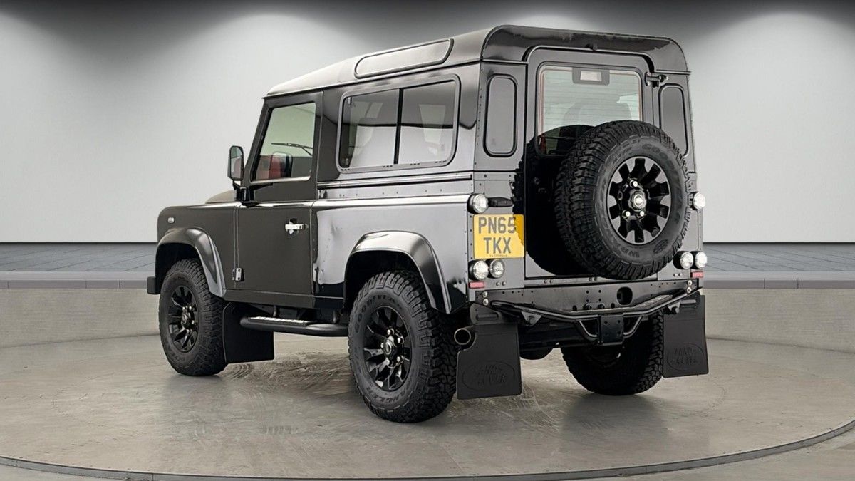 Land Rover Defender 90 Image 2