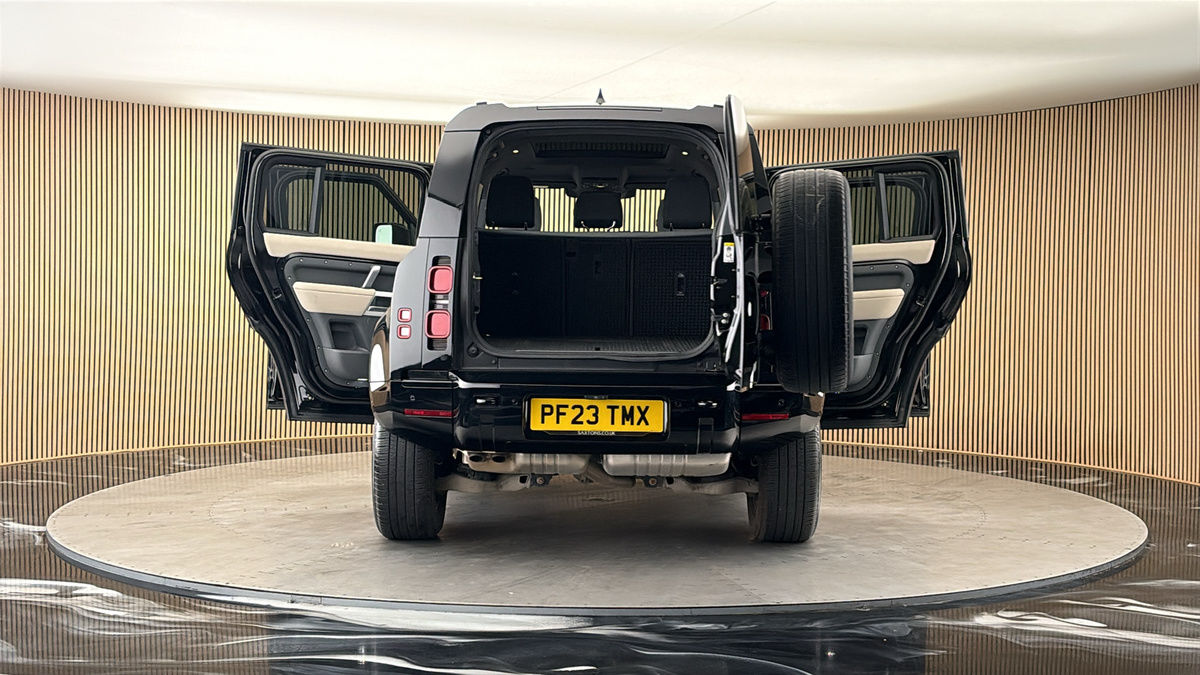 More views of Land Rover Defender 110