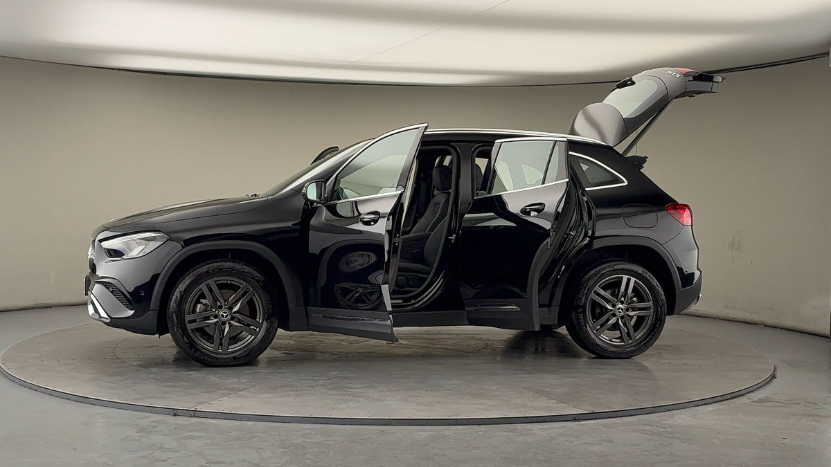 More views of Mercedes-Benz GLA