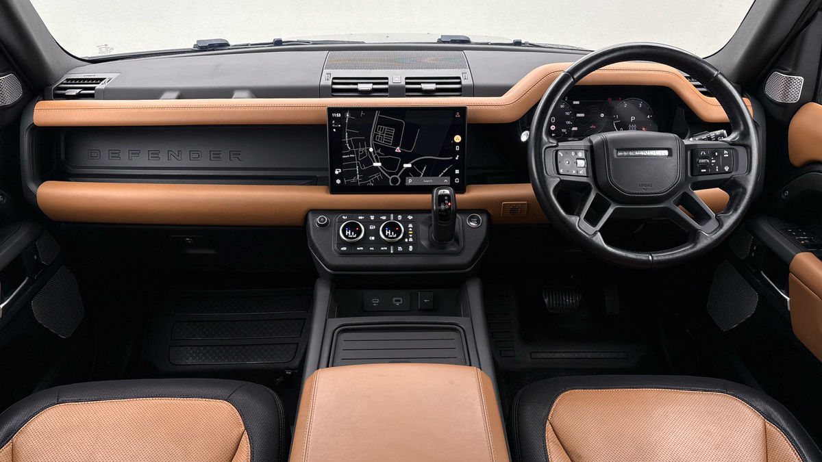 Land Rover Defender 130 Image 12