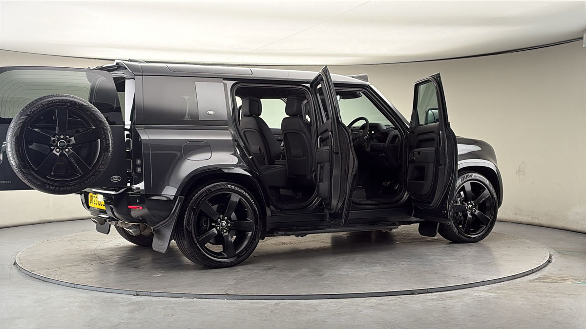 More views of Land Rover Defender 110