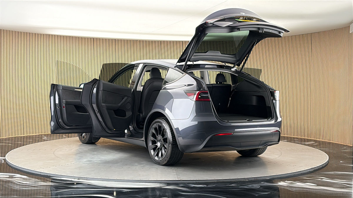 Tesla Model Y Image 23