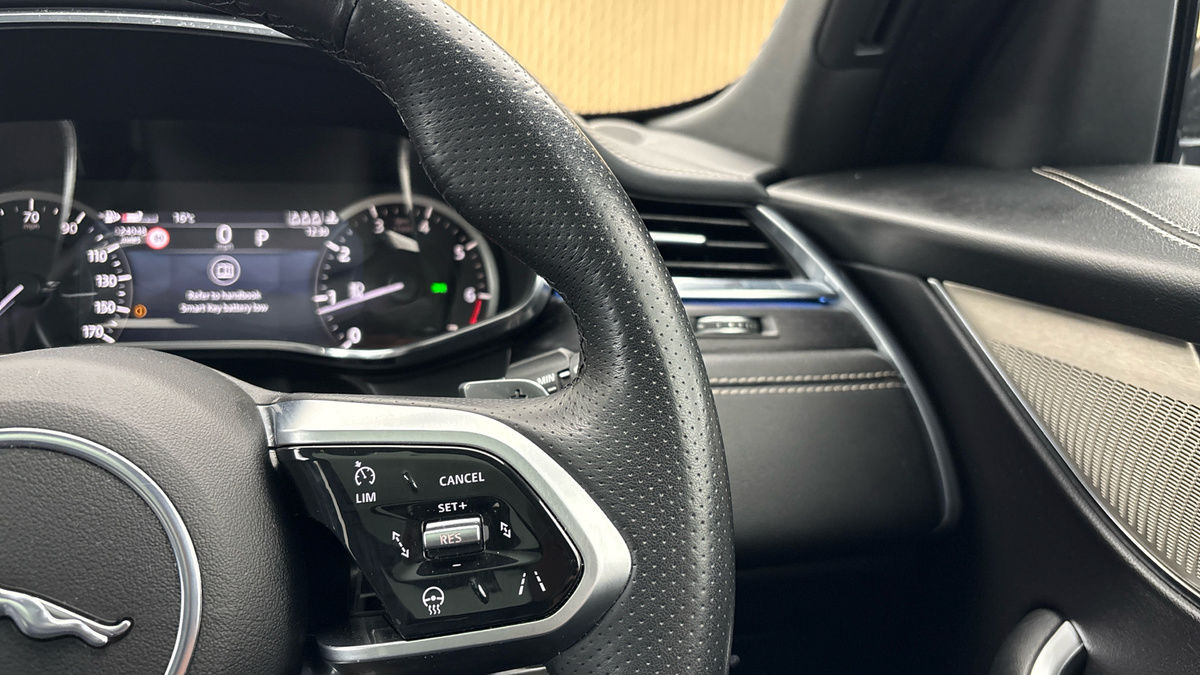 Jaguar F-PACE Image 14