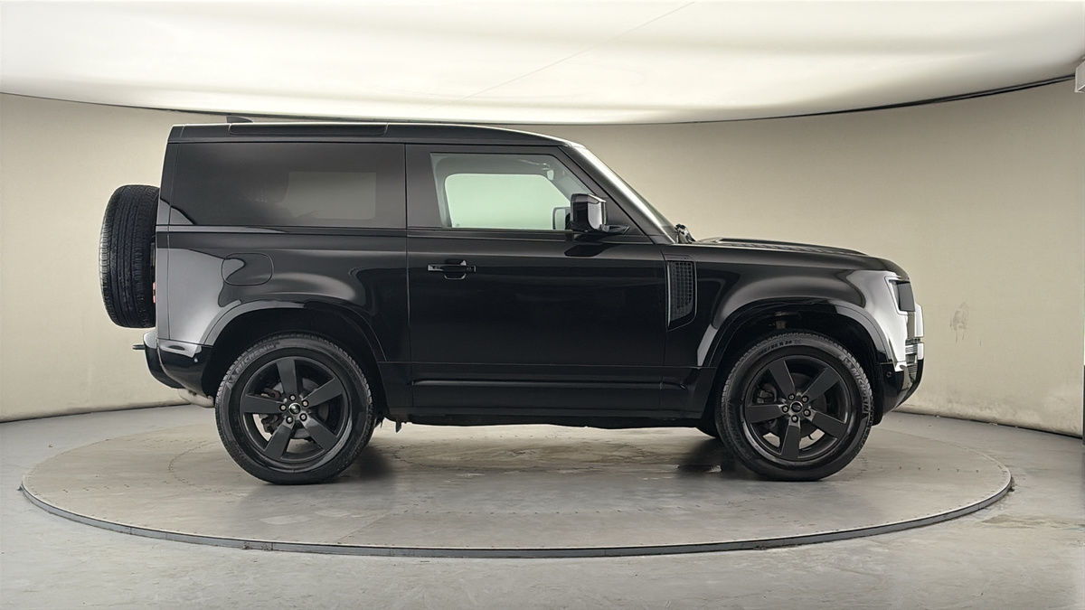 Land Rover Defender 90 Image 16