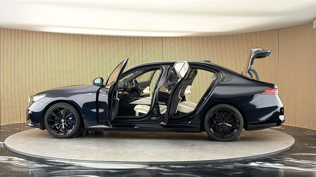 More views of BMW i5