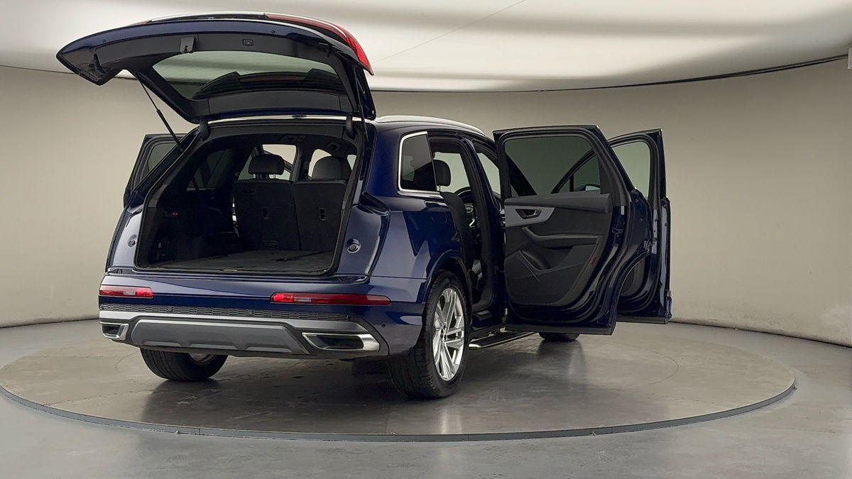 More views of Audi Q7