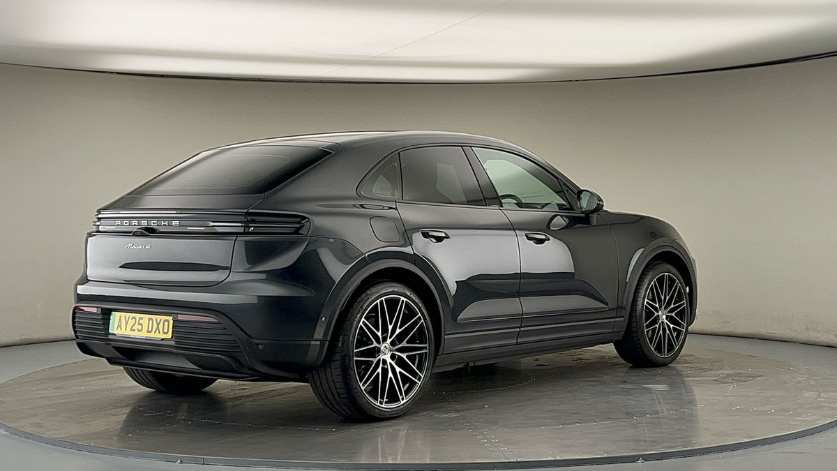 Porsche Macan Image 21
