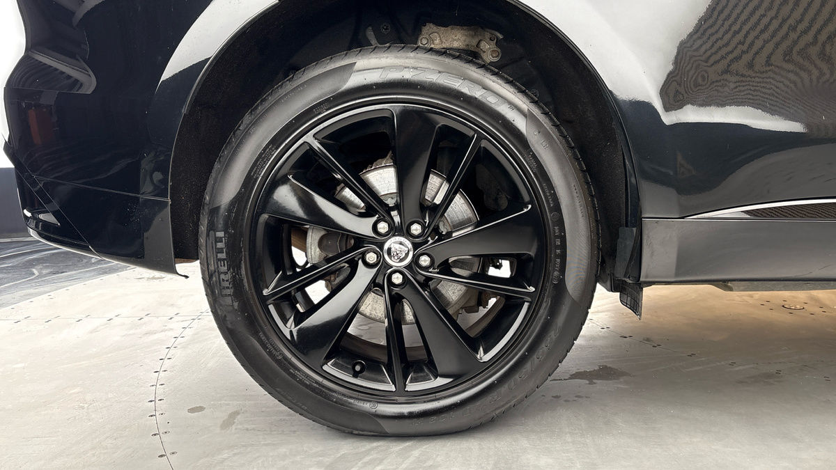 Jaguar F-PACE Image 10