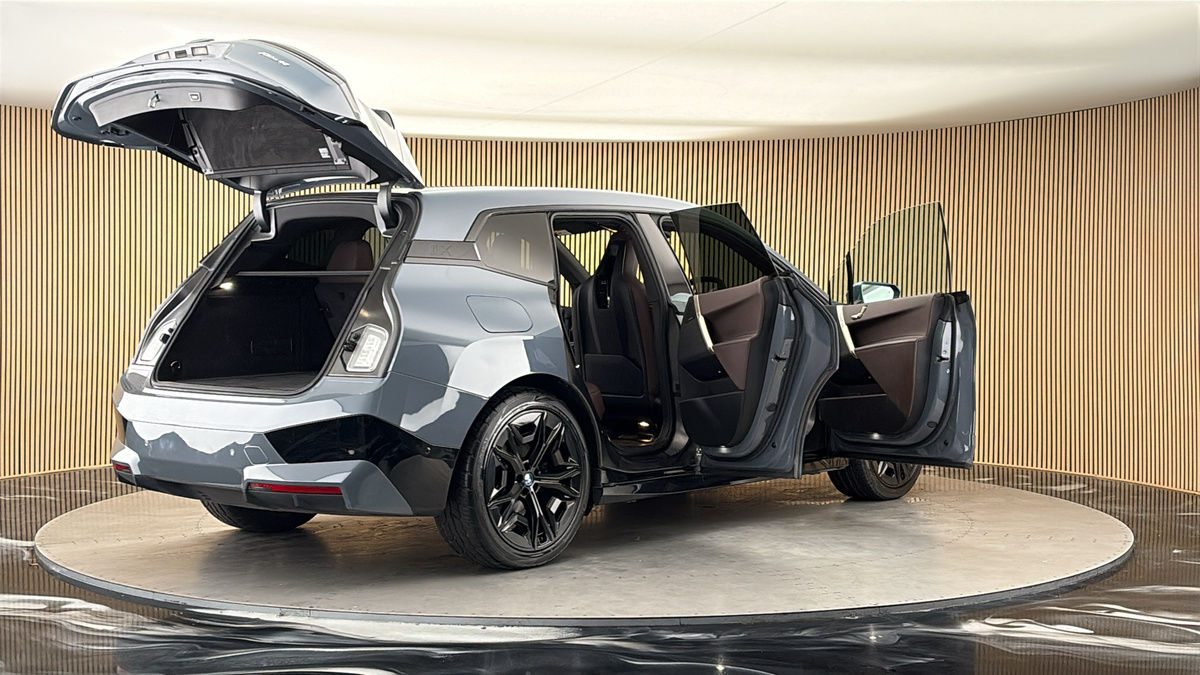 More views of BMW iX