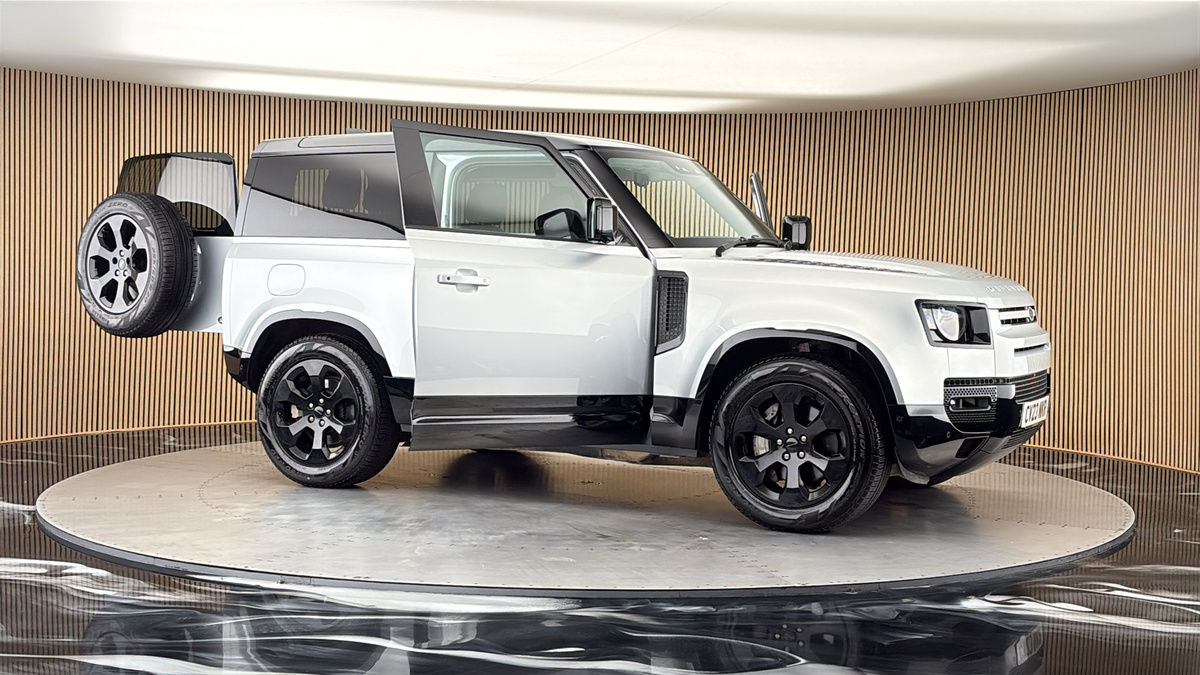 More views of Land Rover Defender 90