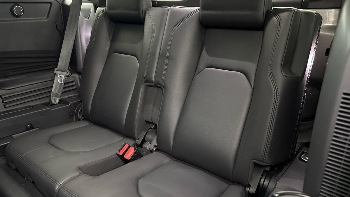 Land Rover Defender 110 Image 25