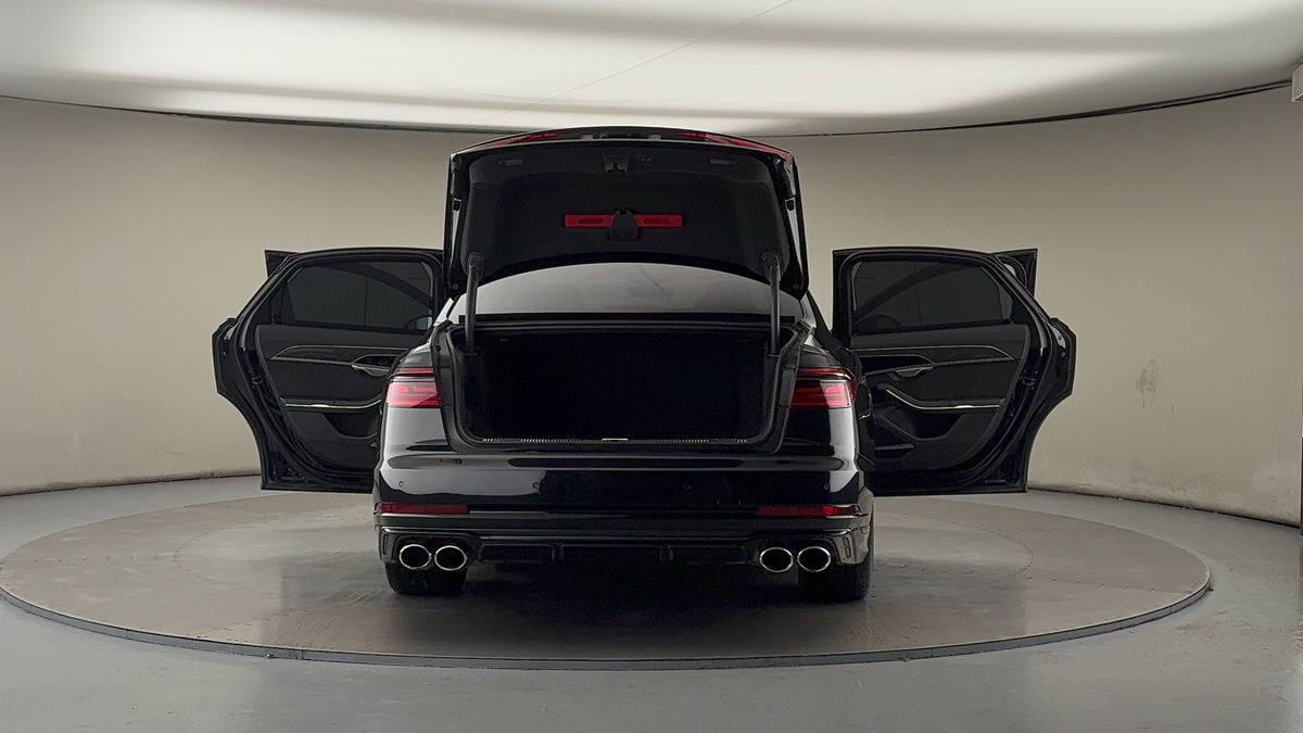 More views of Audi S8