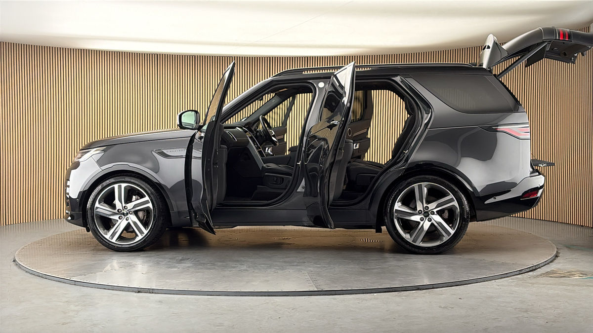 More views of Land Rover Discovery