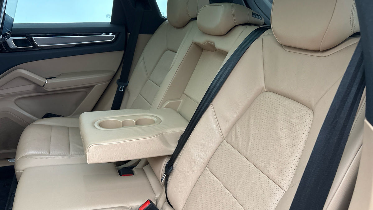 Porsche Cayenne Image 9