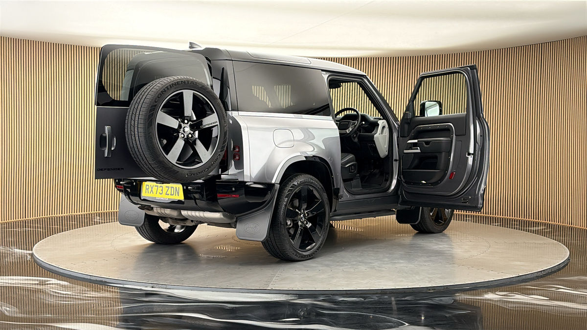 More views of Land Rover Defender 90