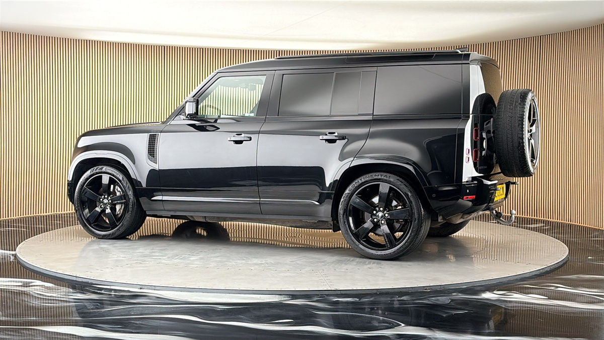 More views of Land Rover Defender 110