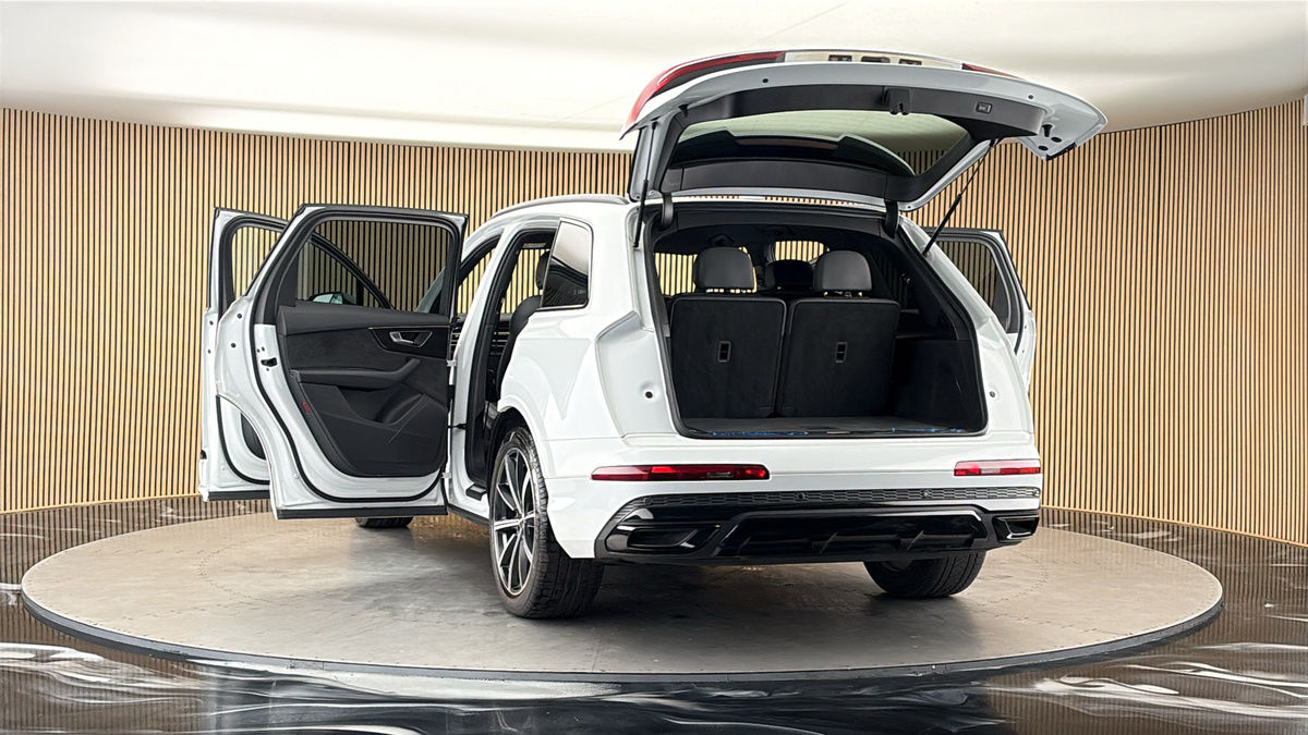 More views of Audi Q7