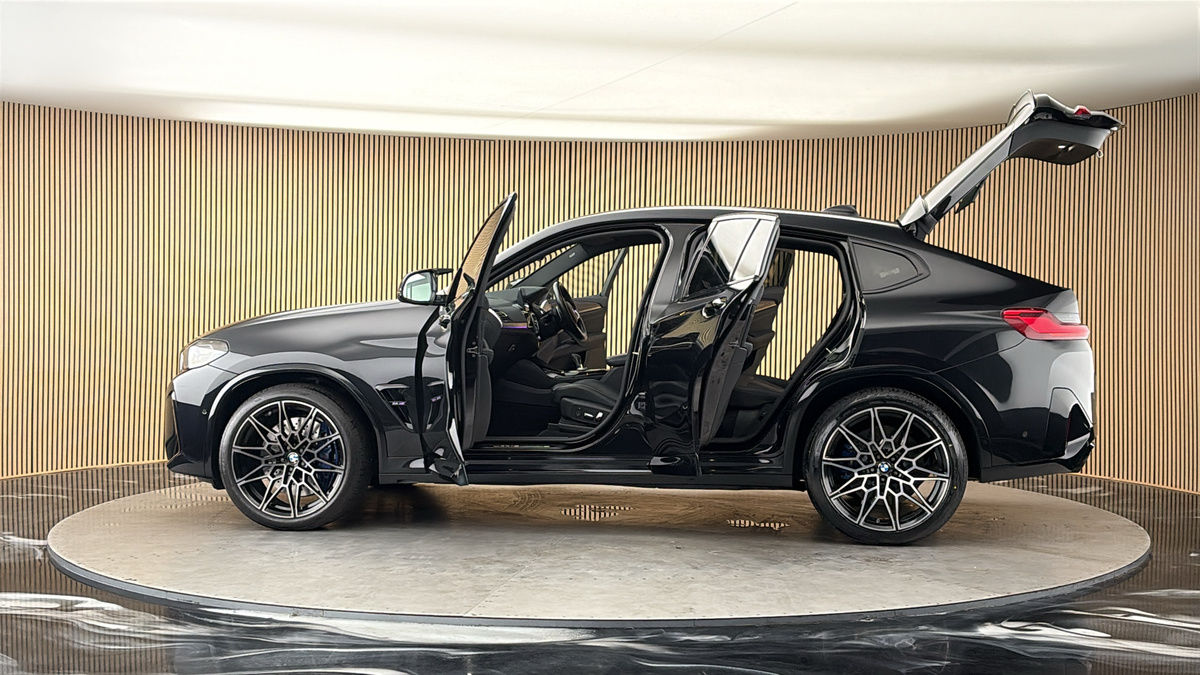 More views of BMW X4 M