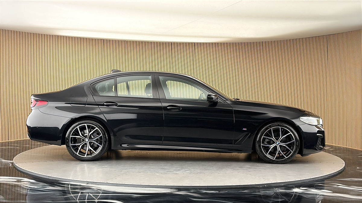 BMW 5 Series Image 16