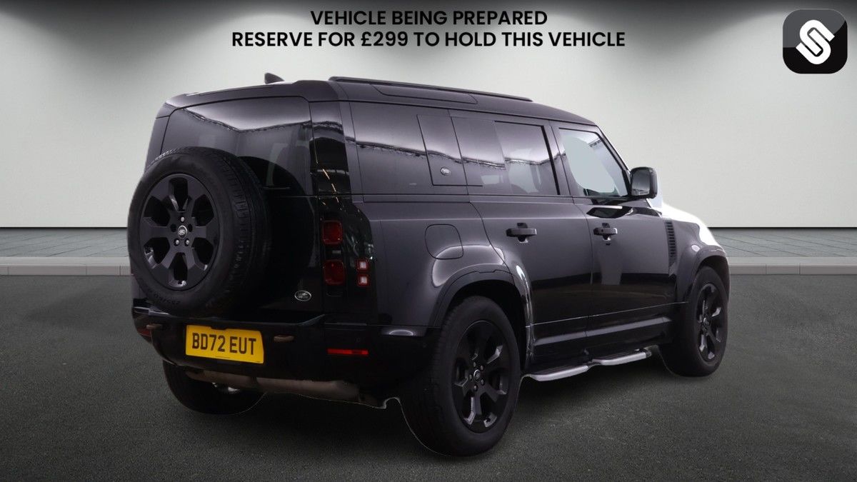 Land Rover Defender 110 Image 4