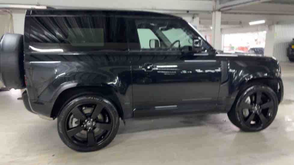 More views of Land Rover Defender 90