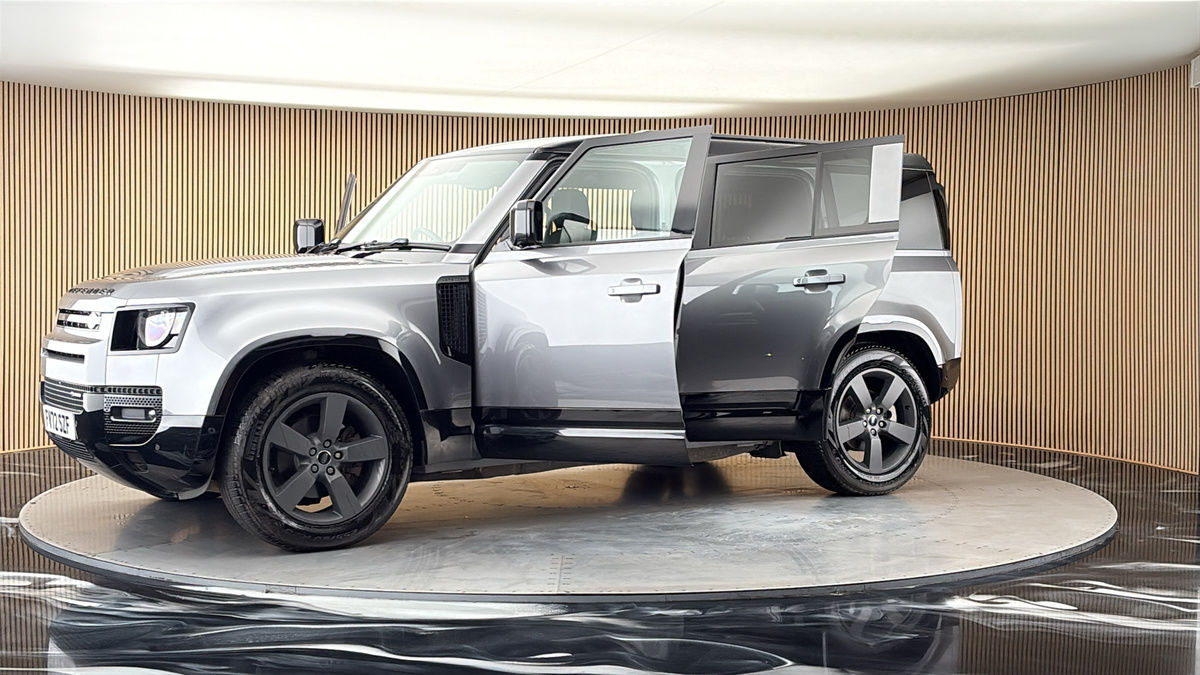 More views of Land Rover Defender 110