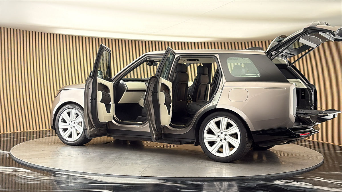 More views of Land Rover Range Rover