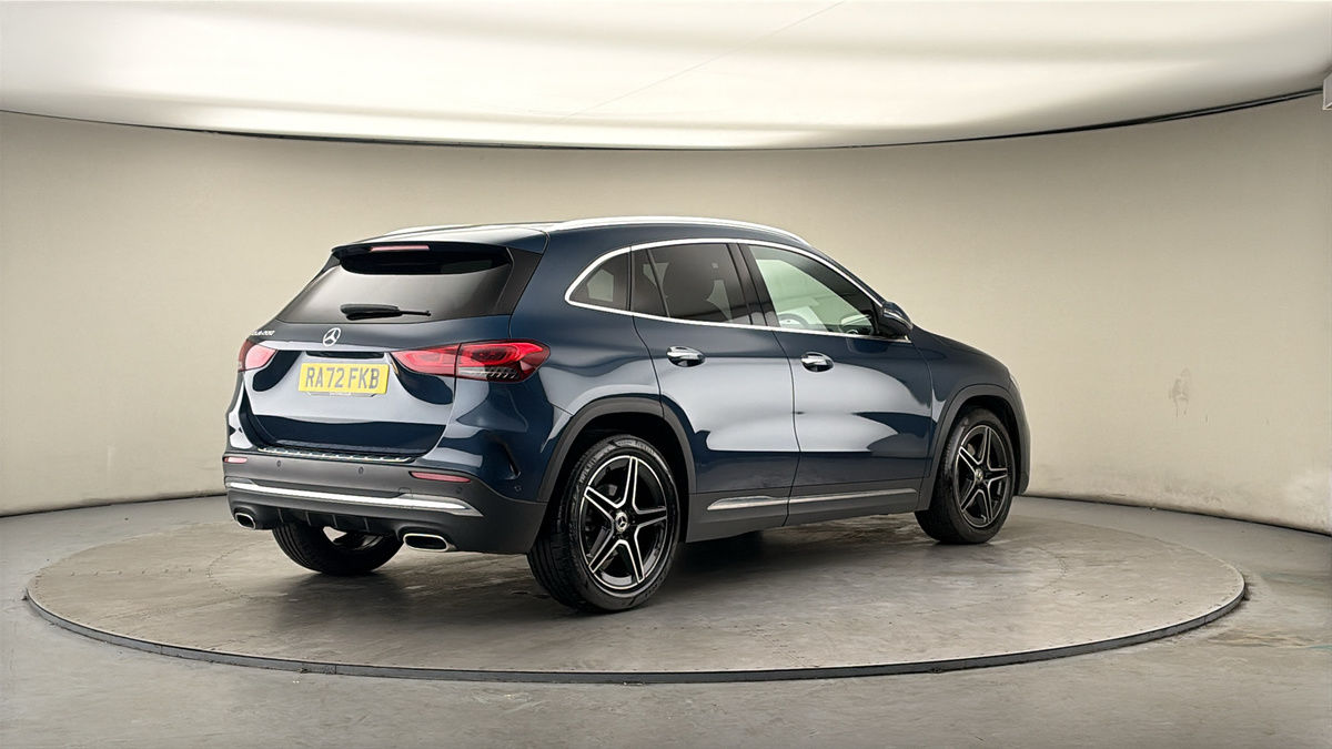Mercedes-Benz GLA Image 21