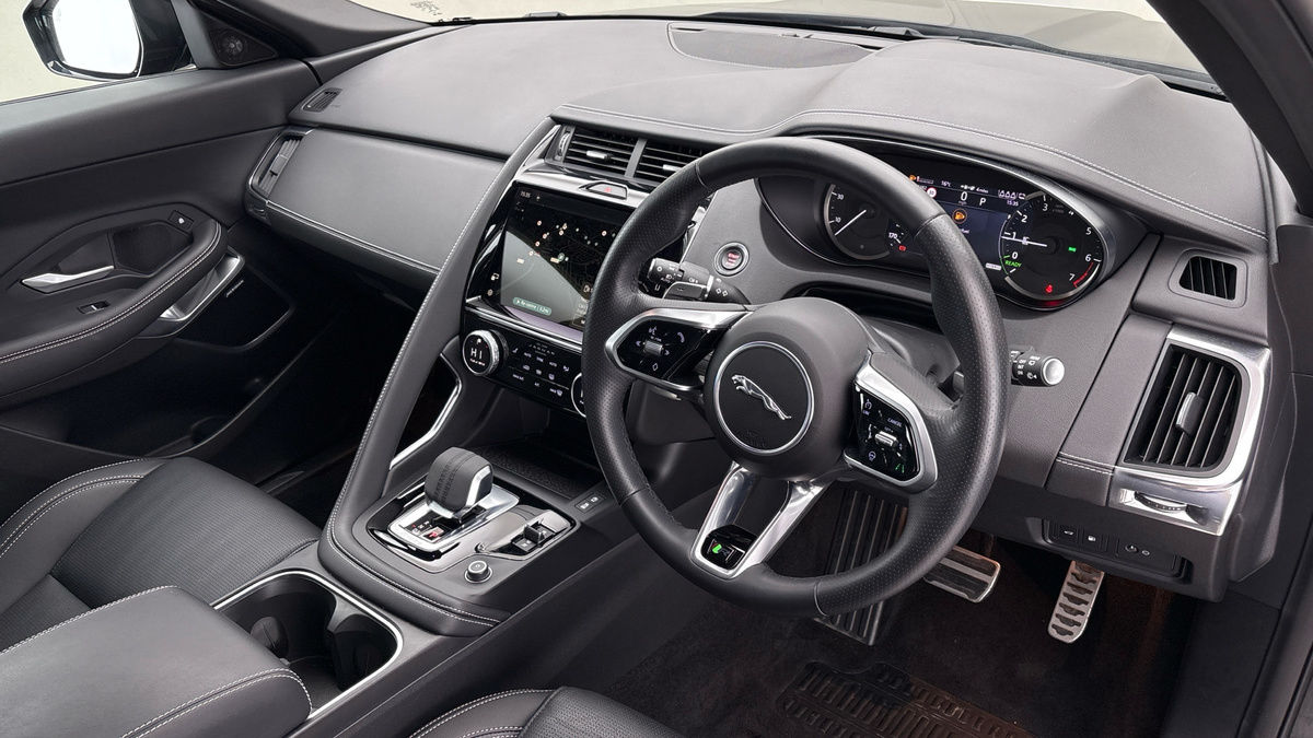 Jaguar E-PACE Image 5