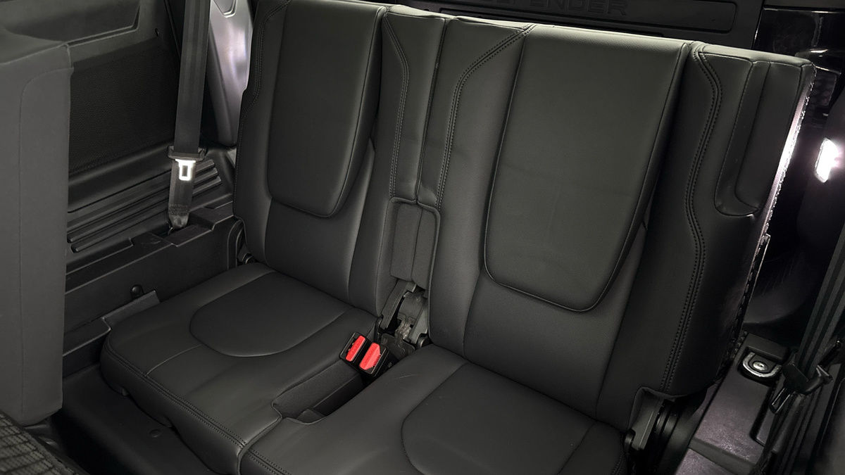 Land Rover Defender 110 Image 26