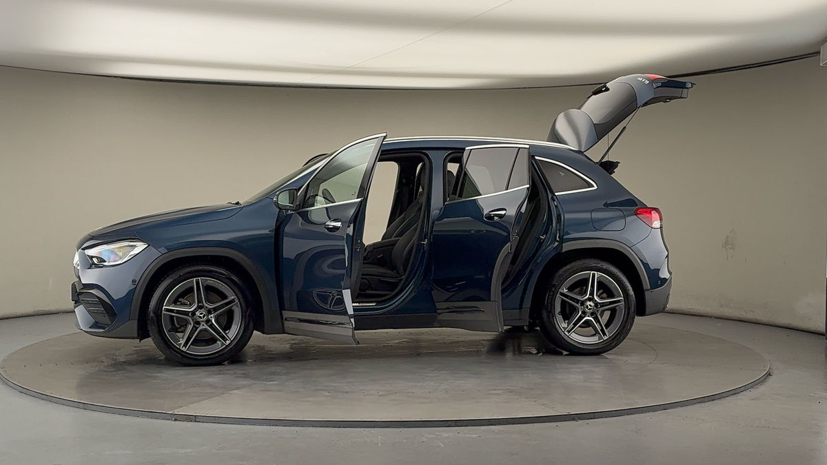 More views of Mercedes-Benz GLA