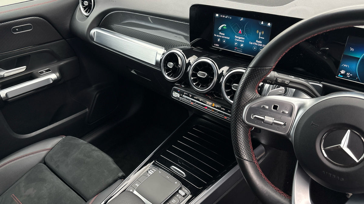 Mercedes-Benz GLB Image 18