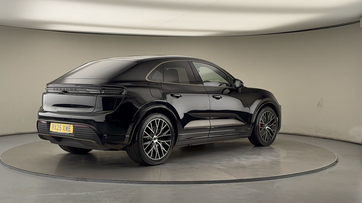 Porsche Macan Image 21