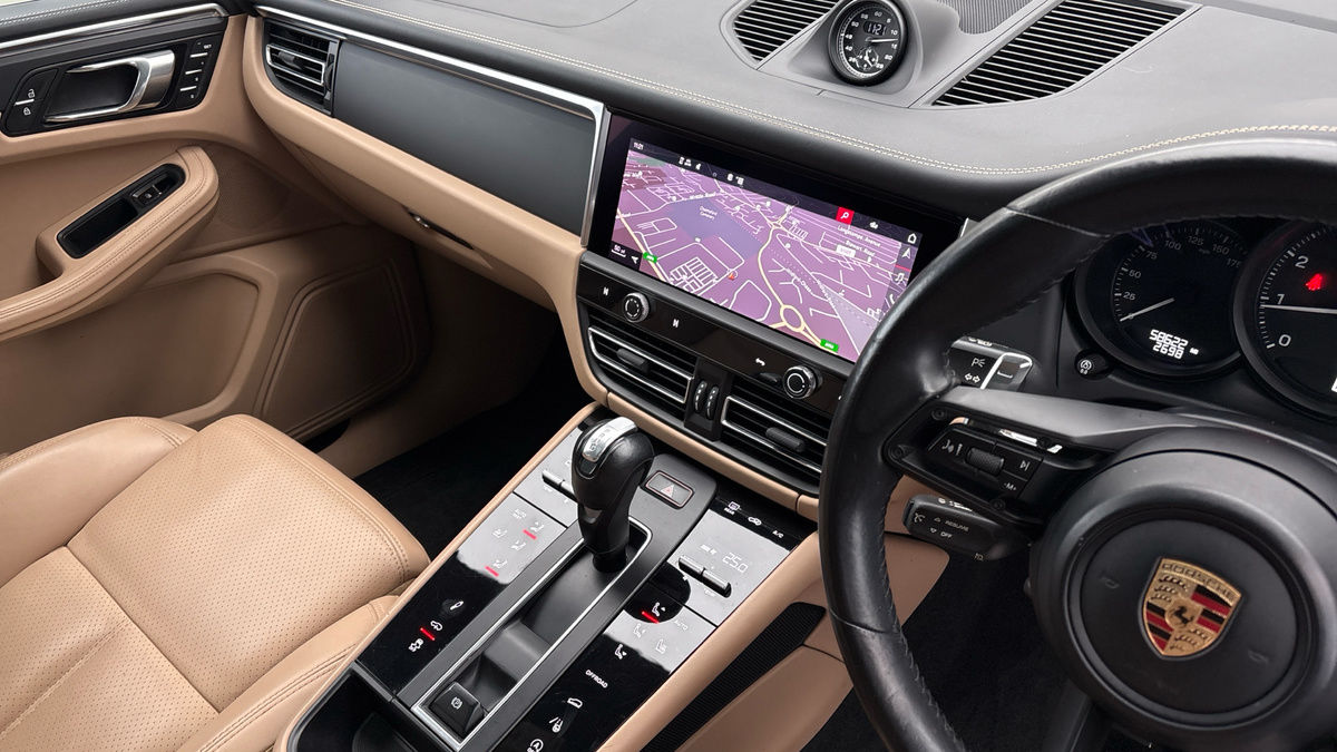 Porsche Macan Image 18