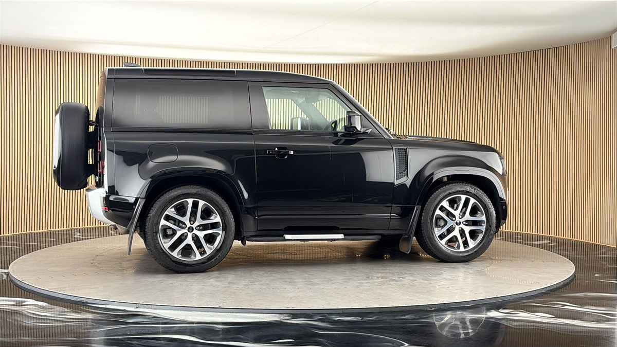 More views of Land Rover Defender 90