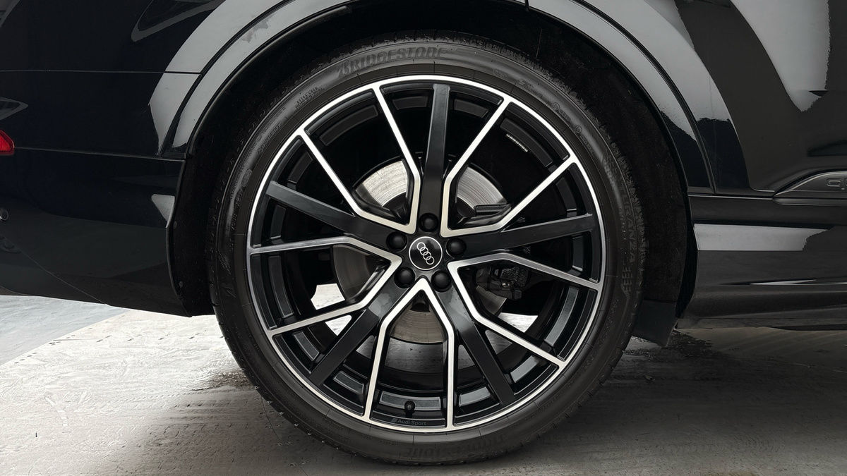 Audi SQ7 Image 10