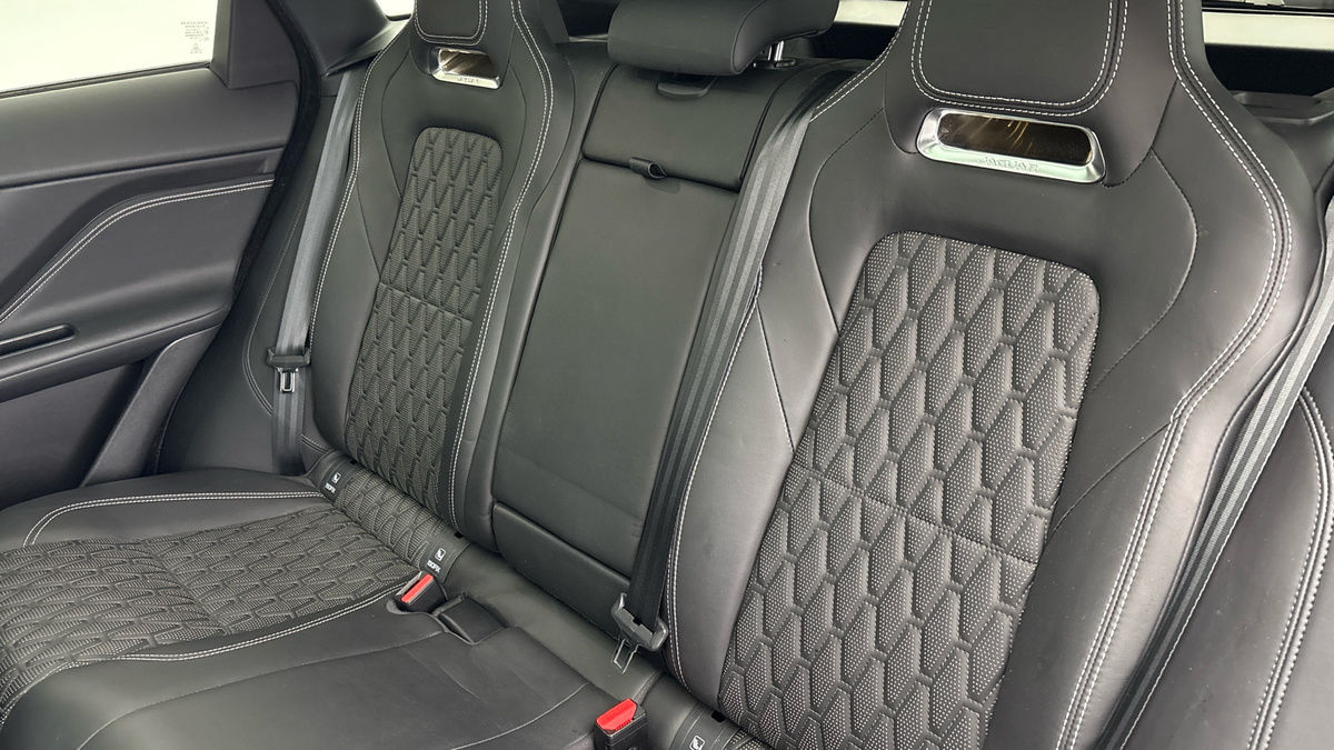 Jaguar F-PACE Image 8