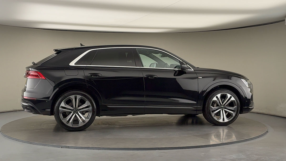More views of Audi Q8