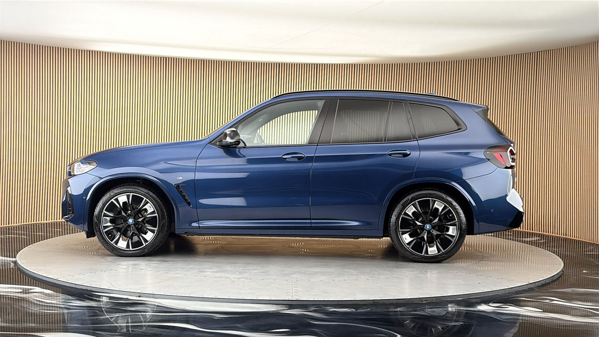 BMW iX3 Image 15