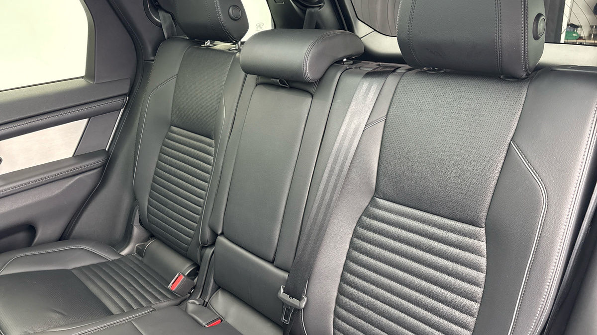 Land Rover Discovery Sport Image 8